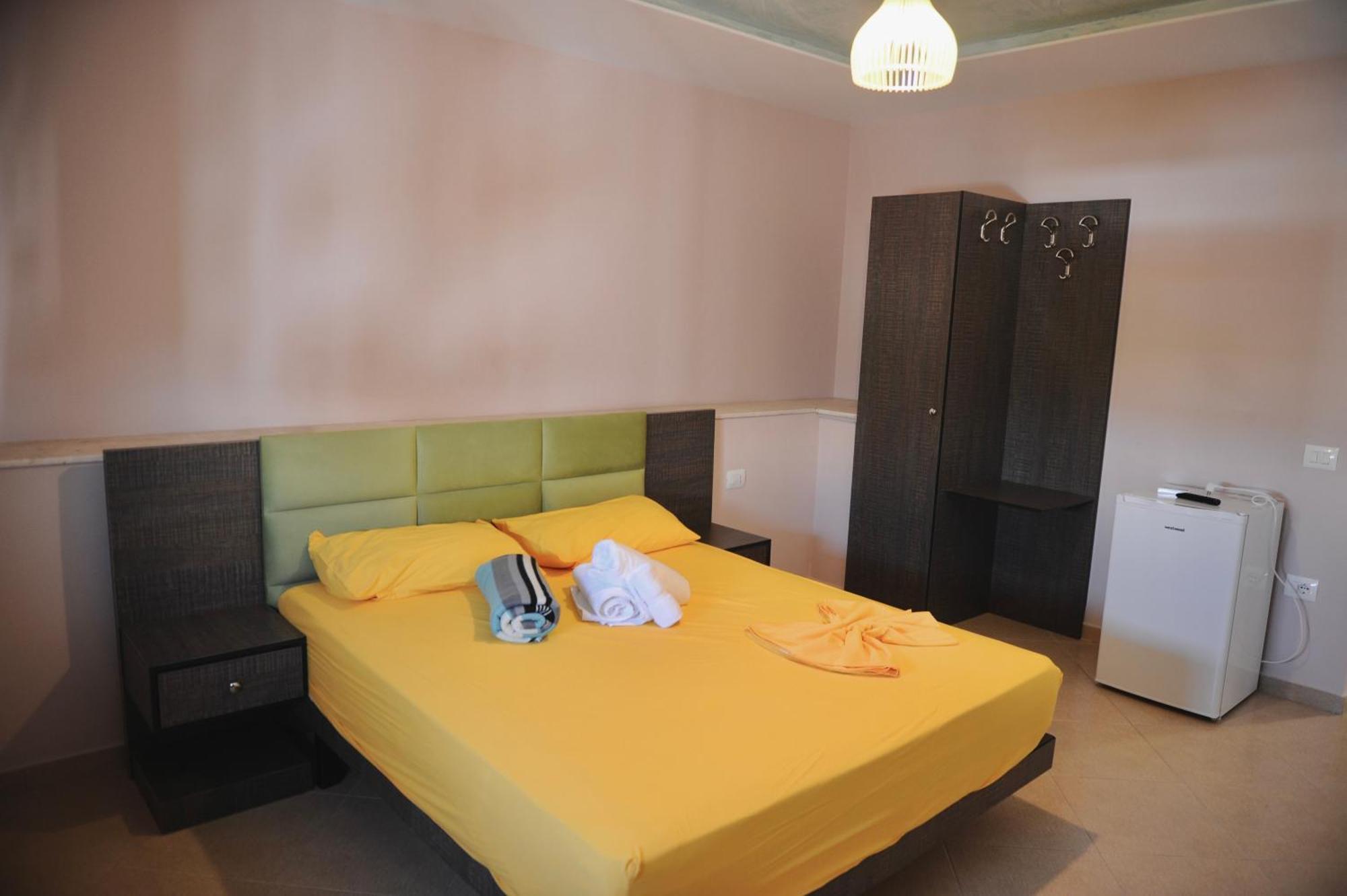 Hotel Fish Land Plazhi San Pietro Bagian luar foto