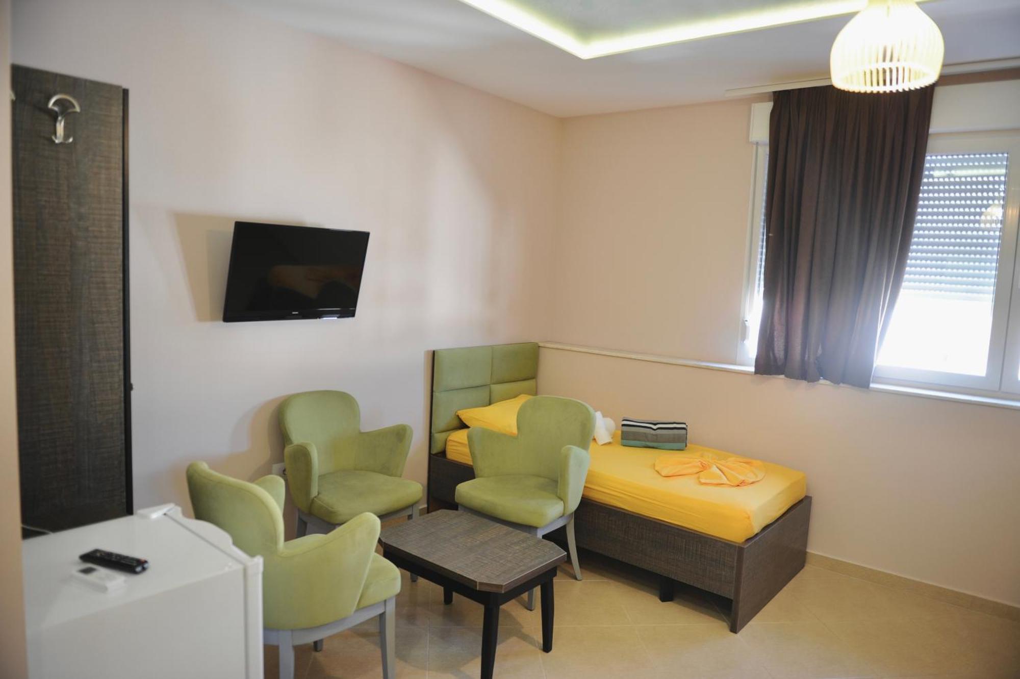 Hotel Fish Land Plazhi San Pietro Bagian luar foto