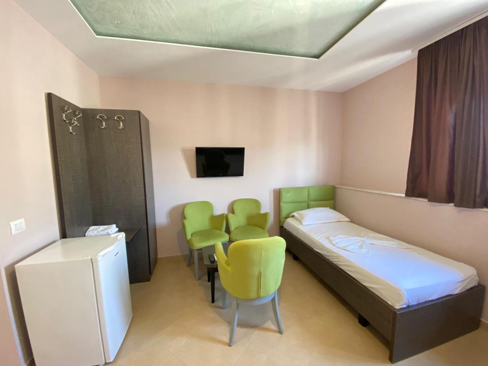 Hotel Fish Land Plazhi San Pietro Bagian luar foto