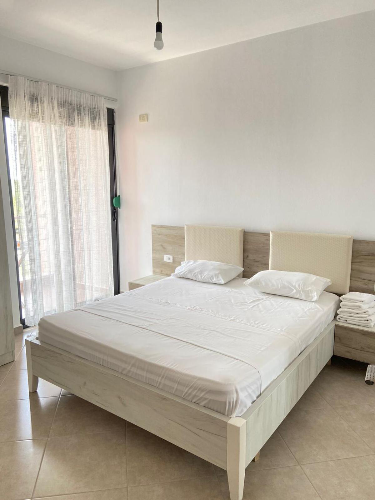 Hotel Fish Land Plazhi San Pietro Bagian luar foto
